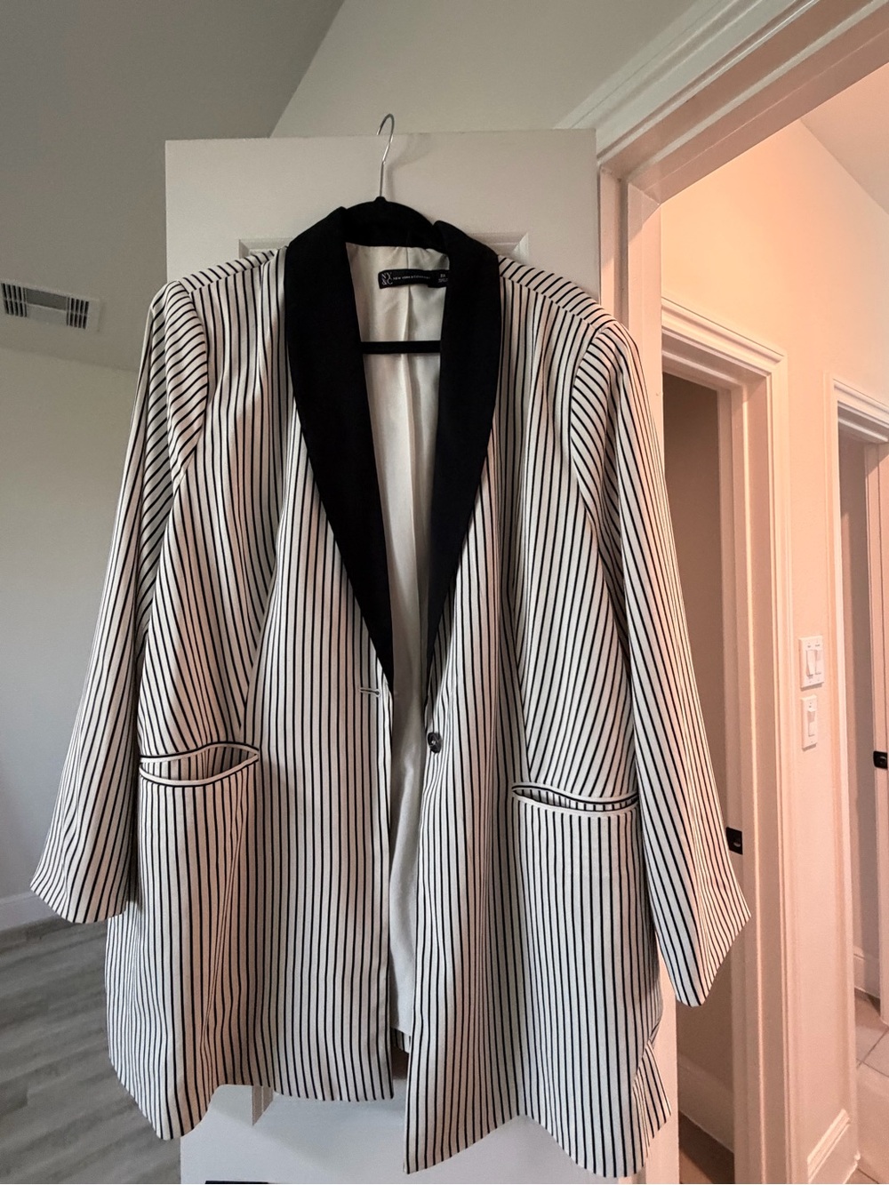 New York&Co. Women’s Plus Striped Blazer with Black Collar - White & Black